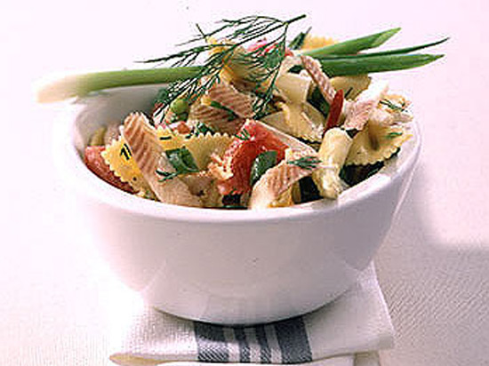 Gerookte palingsalade met pasta en asperges