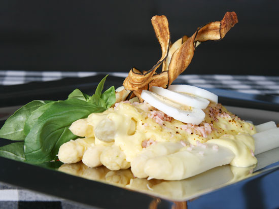 Gegratineerde asperges met ham en kaas uit de oven