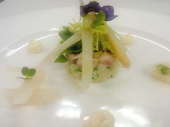 Tagliatelle van asperge met een taartje van gerookte paling en Opperdoeser.