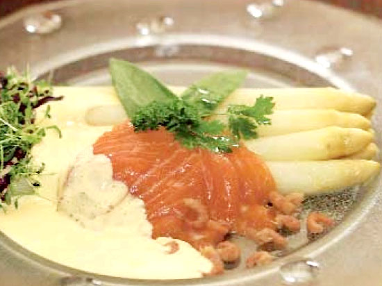 Asperges met zalm en boter