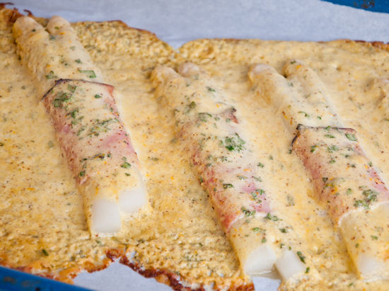 Gegratineerde Aspergerolletjes