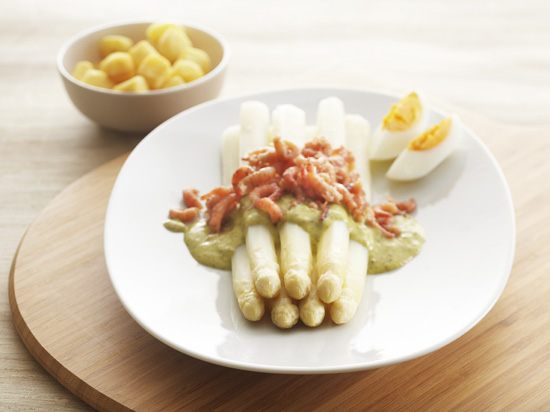 Asperges met Hollandse garnalen en dragonsaus