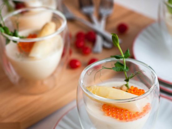 Mousse van asperges met zalmeitjes
