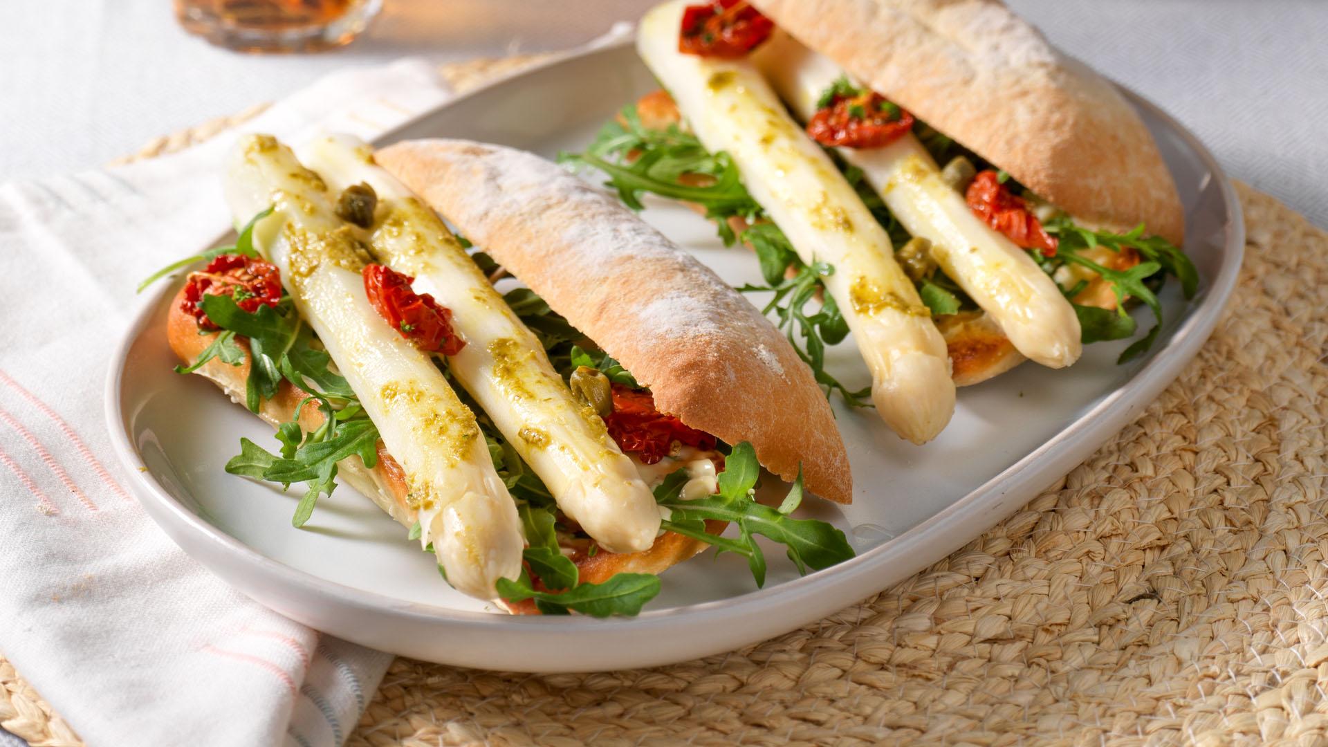 Ciabatta met asperges en gerookte zalm